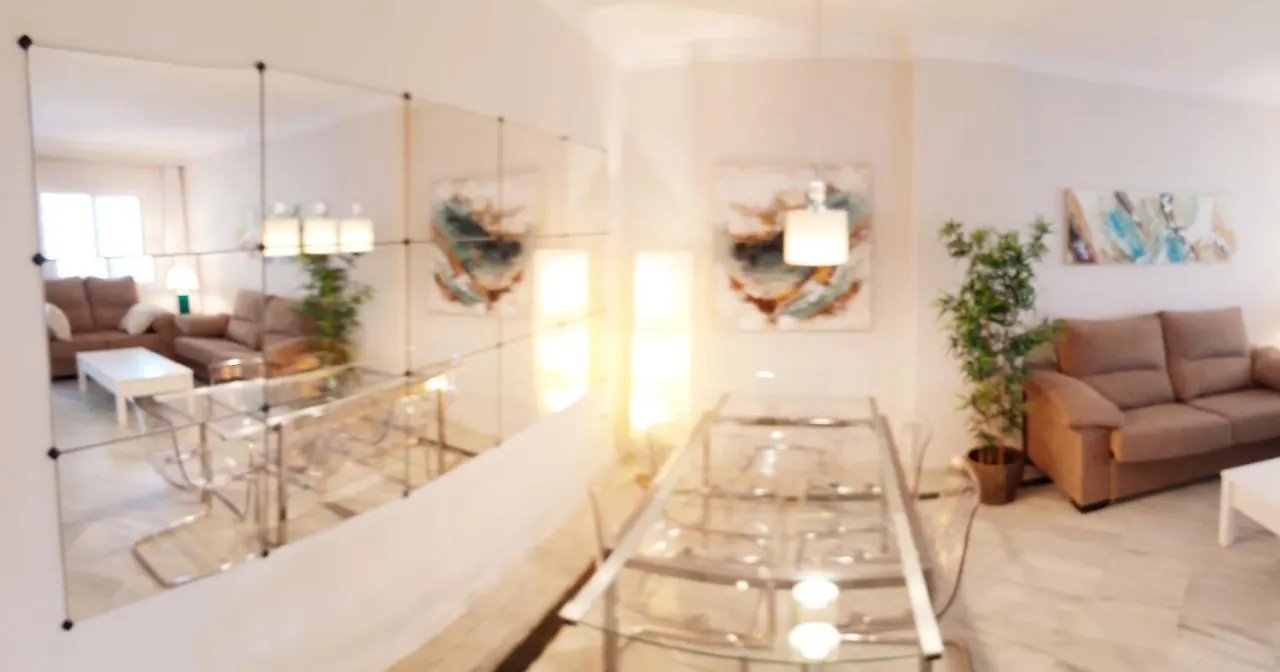 Chez Migs & Luci. Marbella. Milla De Oro. Golden Mille Lejlighed